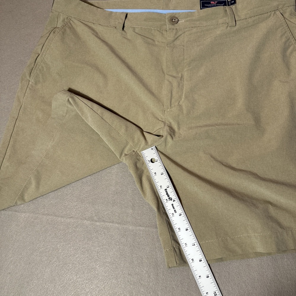 Vineyard Vines Khaki Beige Shorts, Size 38, Preppy Breaker Golf Performance - Picture 3 of 6